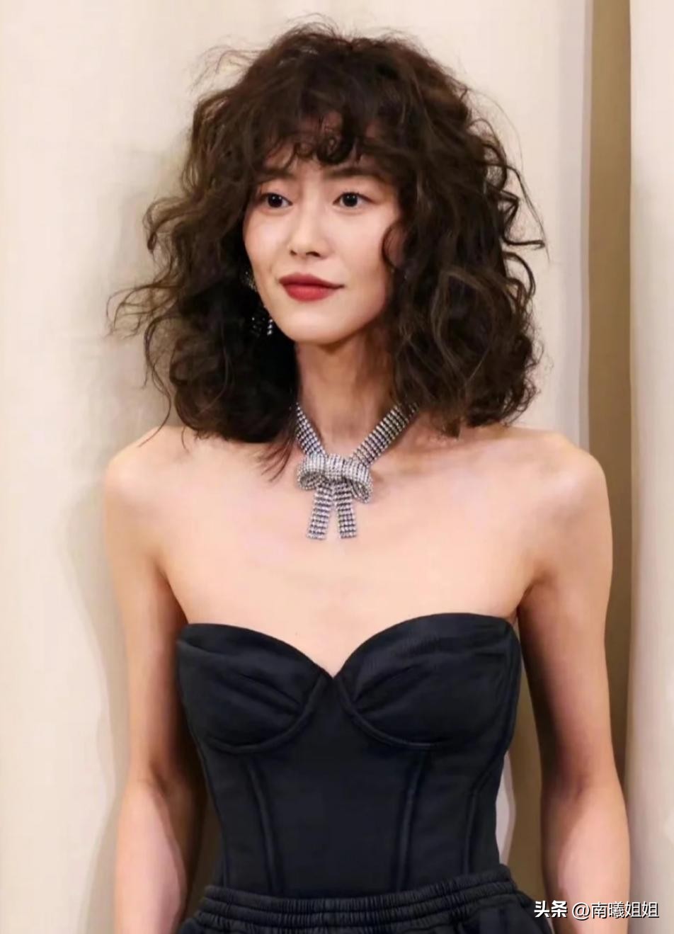 适合脸大方圆脸女生发型,脸大且方圆的女生适合什么发型