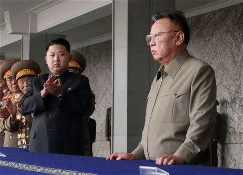 2012年，金正恩会见外宾，指着一个日本人问道：你就是叛徒藤本？