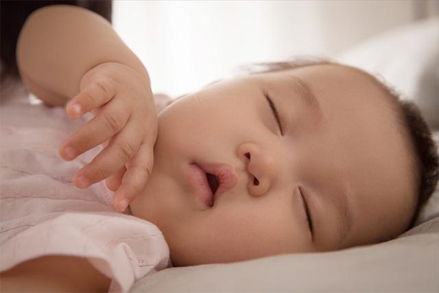 儿童睡眠满头大汗是缺什么,宝宝睡觉睡得满头大汗是怎么回事