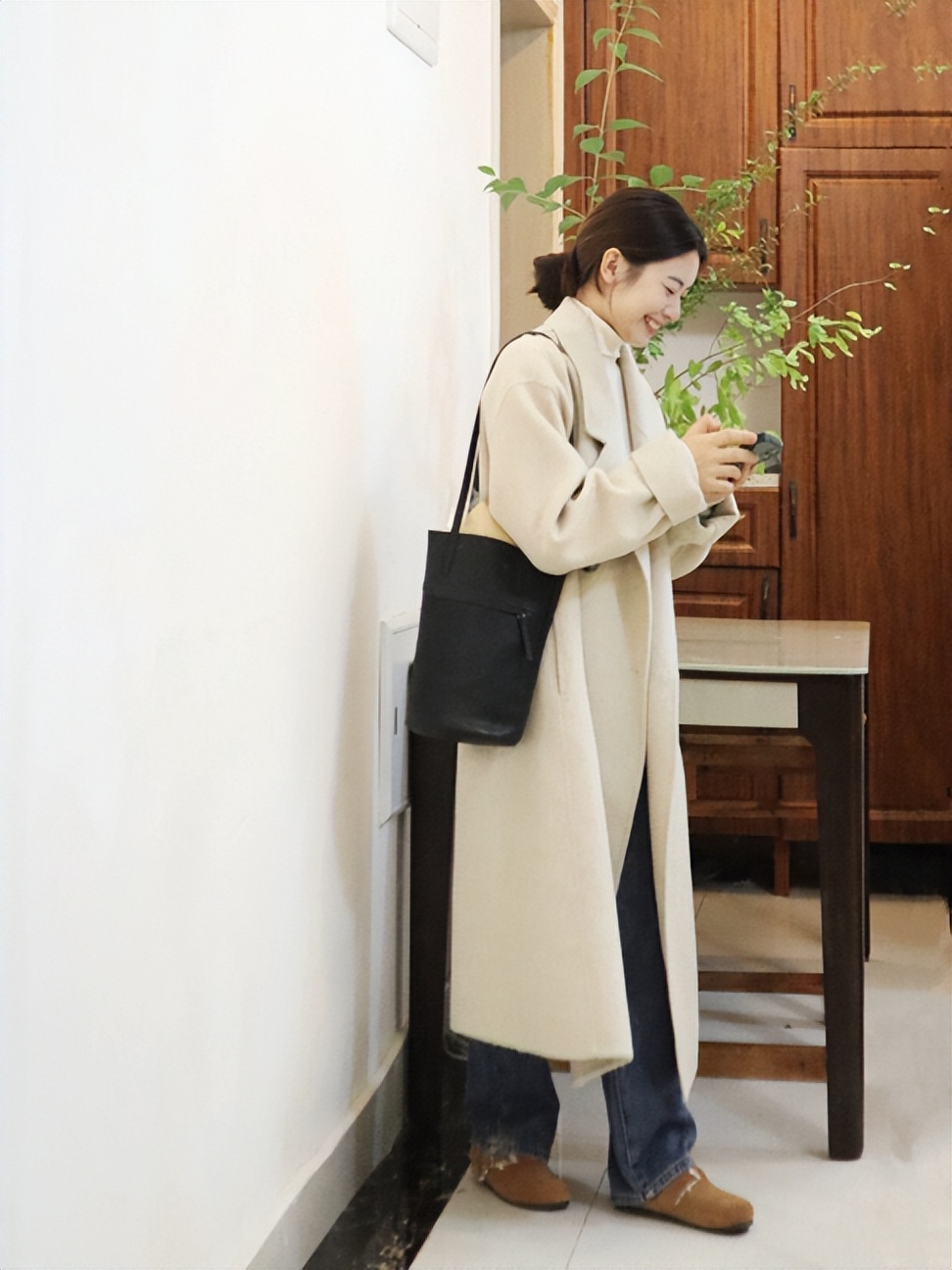 适合冬天穿羊毛混纺大衣,适合在冬季穿的浅色大衣