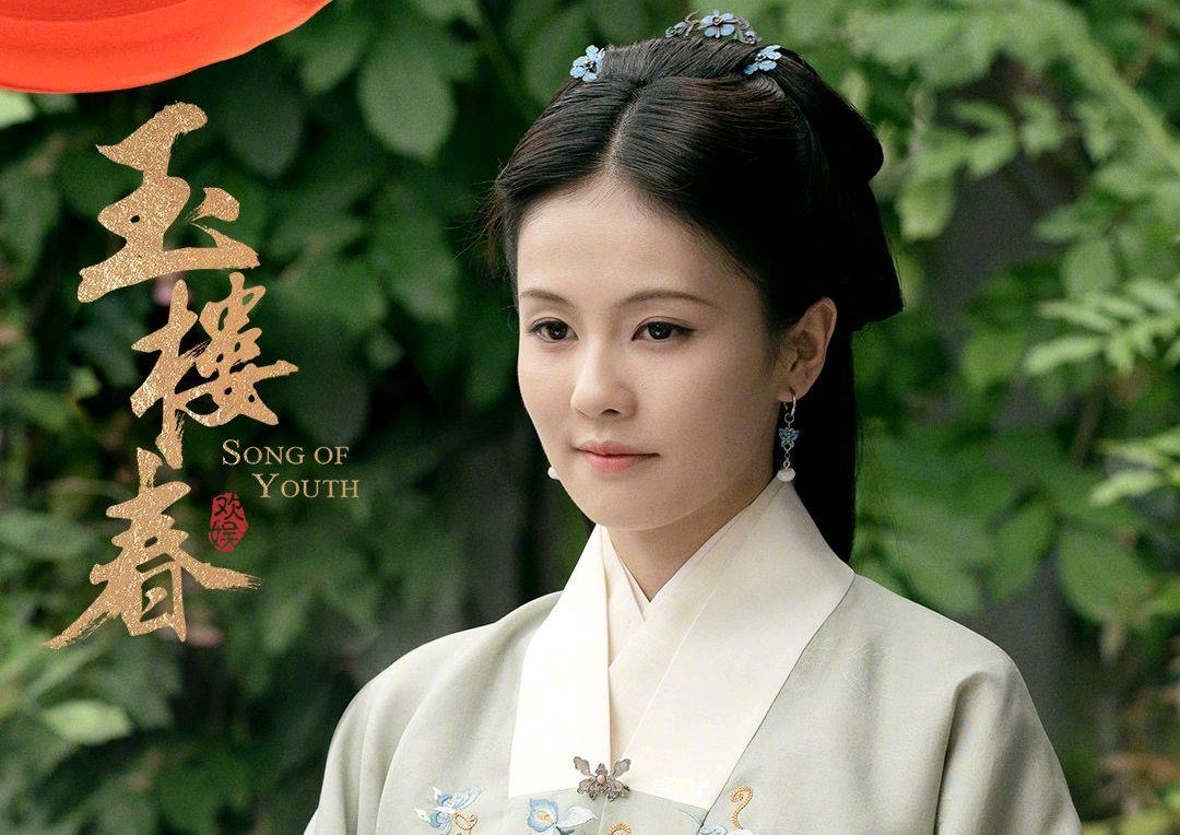 白鹿多少岁签约于正,白鹿学历于正