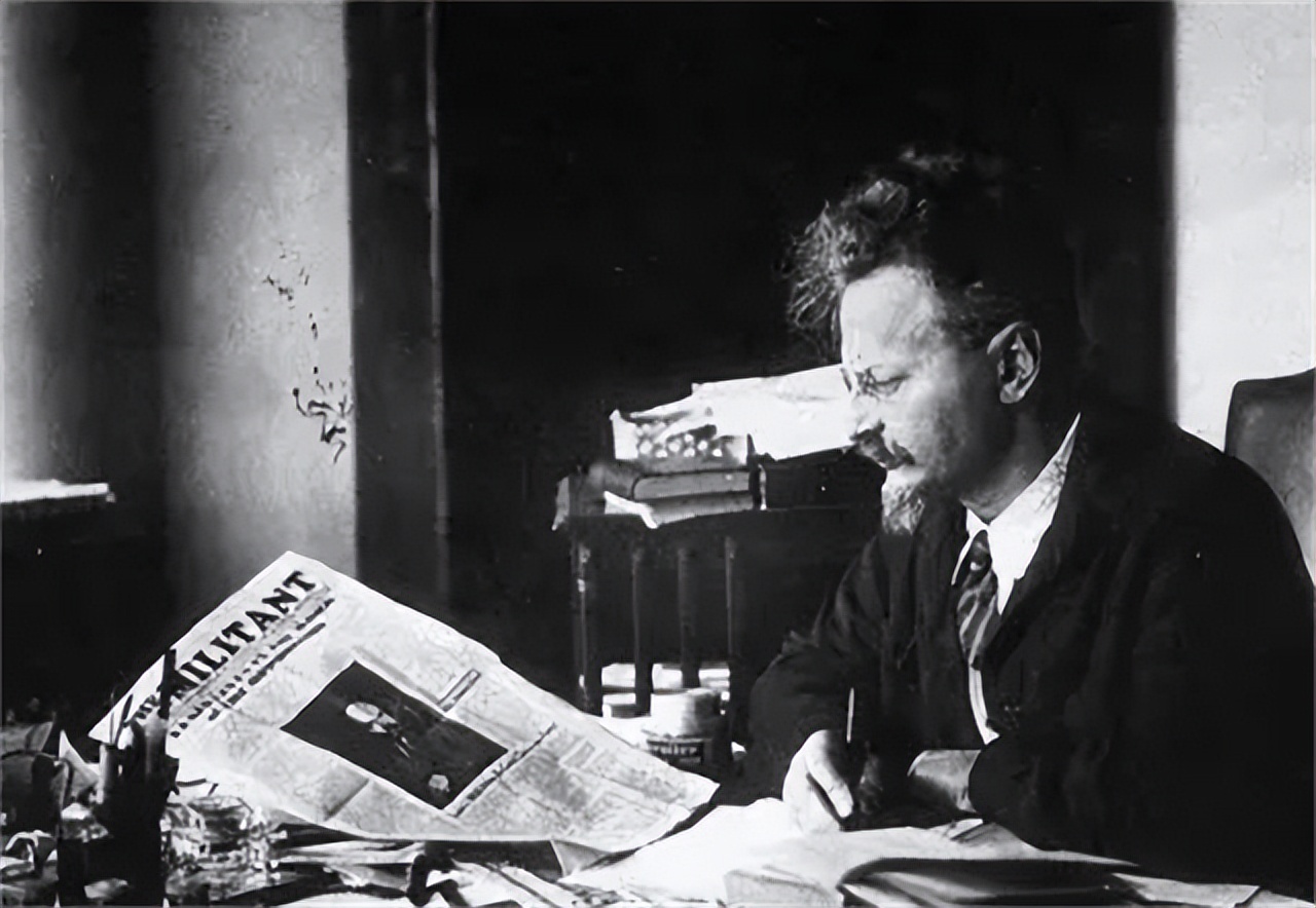 斯大林工作遭刁难讨要军权无果，写信给列宁：不给我可抢了啊