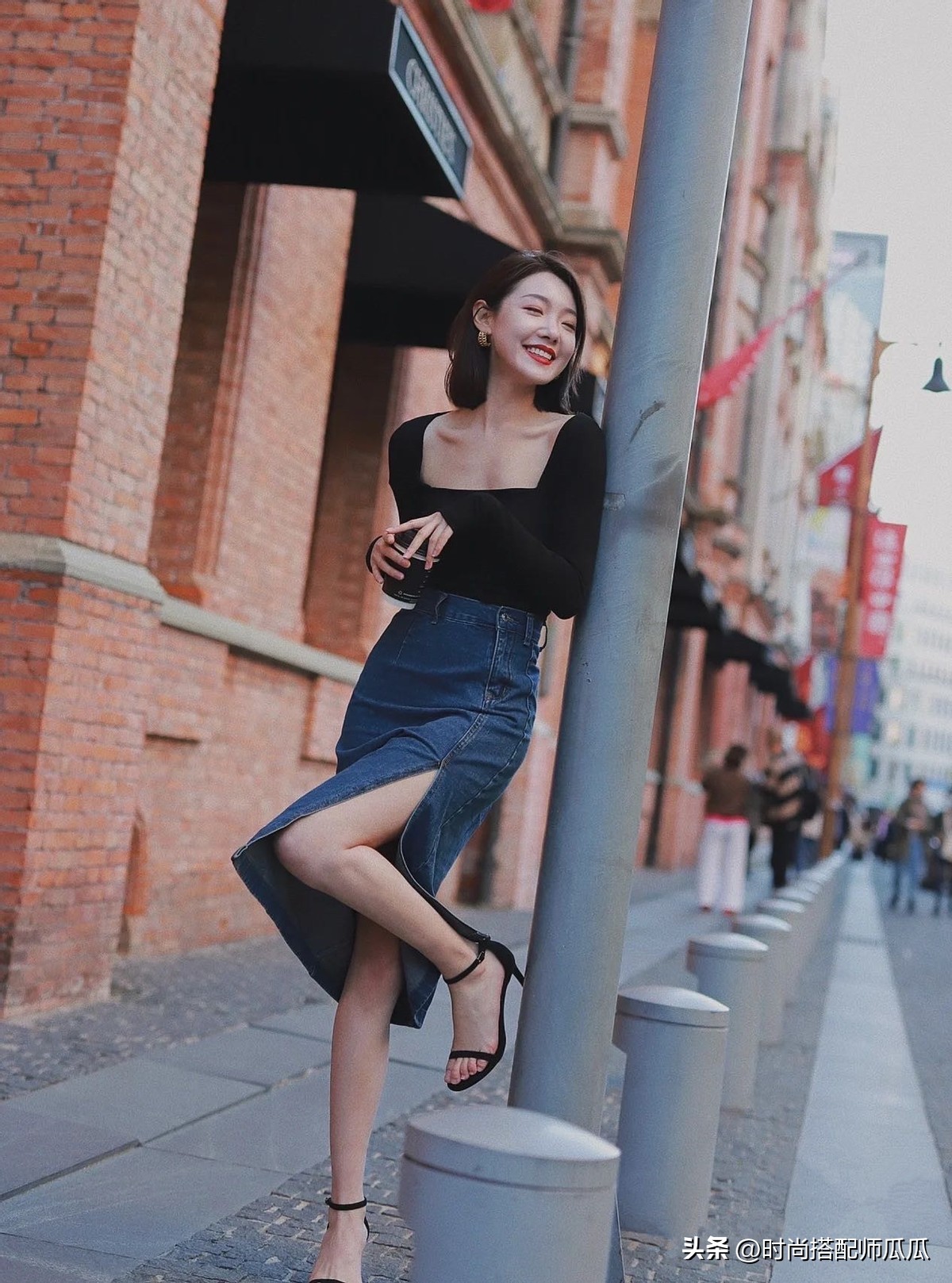 街拍如何穿修身裙子,裙子穿紧点还是松点