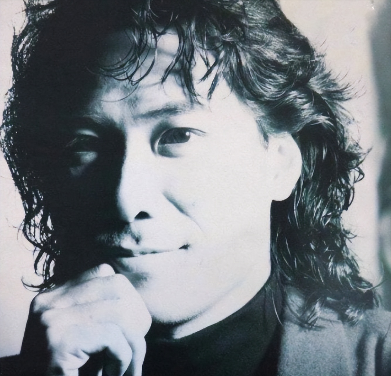 70岁香港摇滚教父夏韶声：情史胜过谢贤，与33岁女友只恋爱不结婚