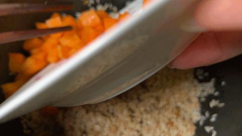 四季豆香肠焖饭电饭煲,西红柿香肠焖饭电饭煲做法