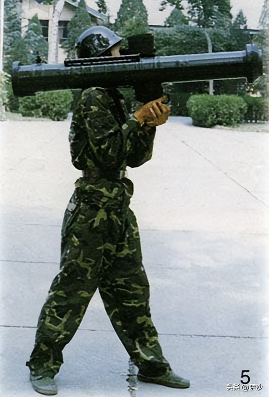 80年代部队使用的130火箭炮,中国83式履带122毫米火箭炮