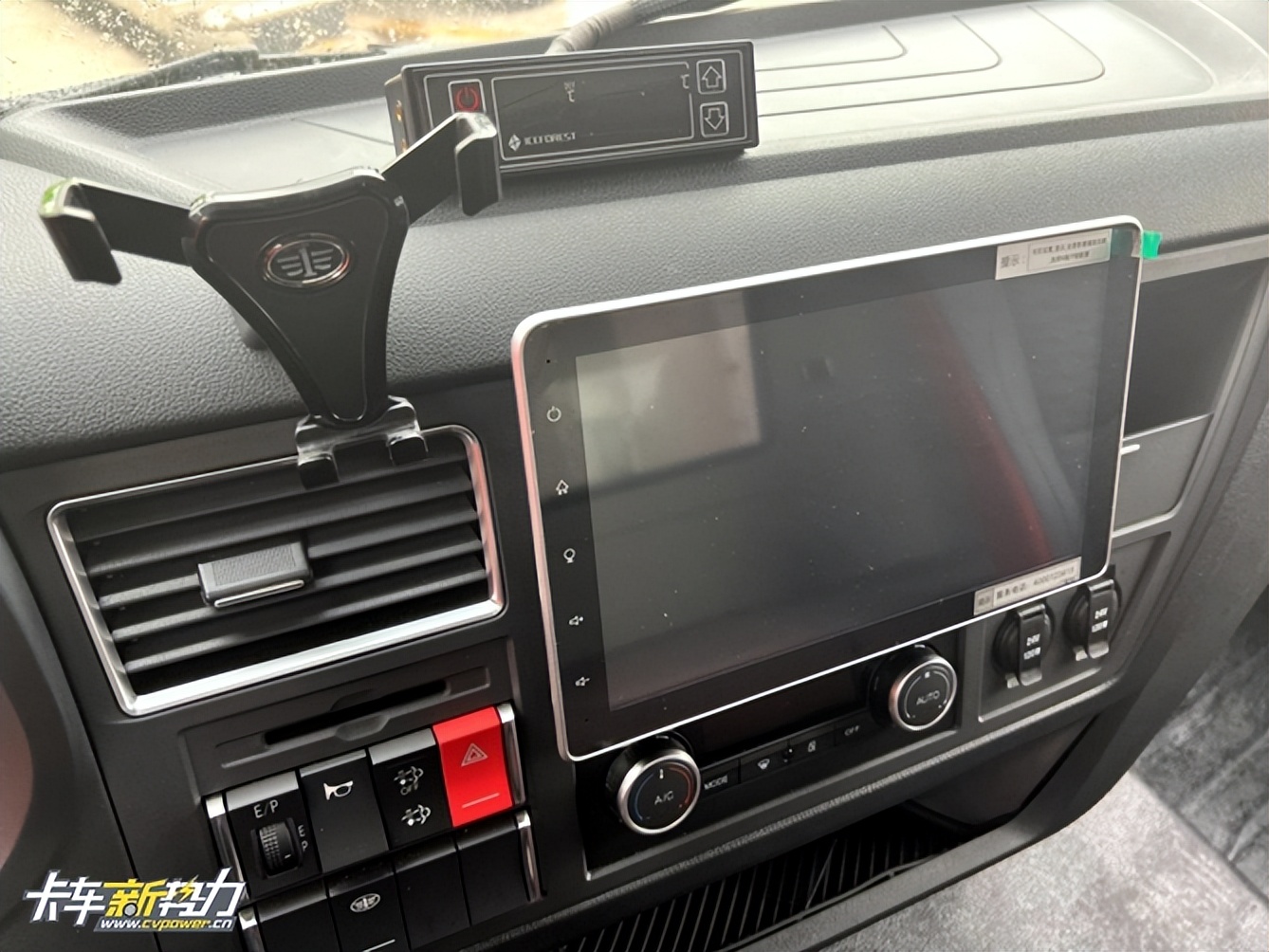 6.8米解放j6g最新款自动挡,解放j6g新款内部图片
