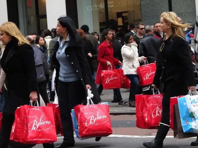 五一只不过是“口红经济”，报复性消费罢了