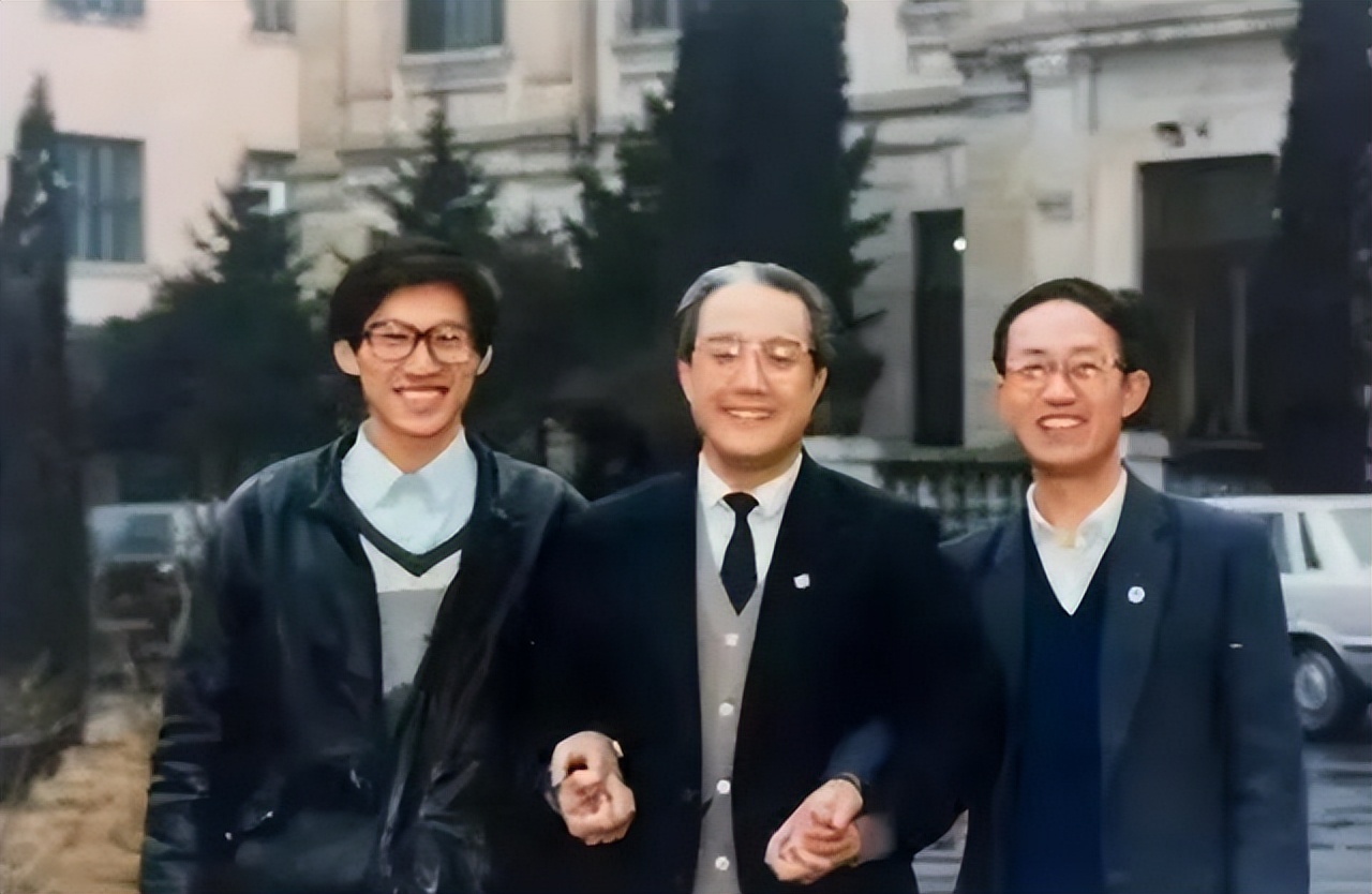 他是第一任重庆市委书记，曾主政哈尔滨，查办“东北乔四”