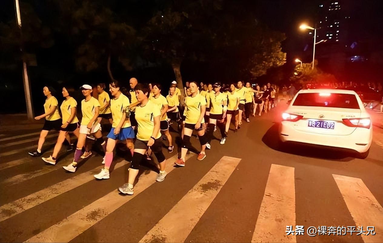 盘点暴走团扰民堵路无视交通法规,公路是我家