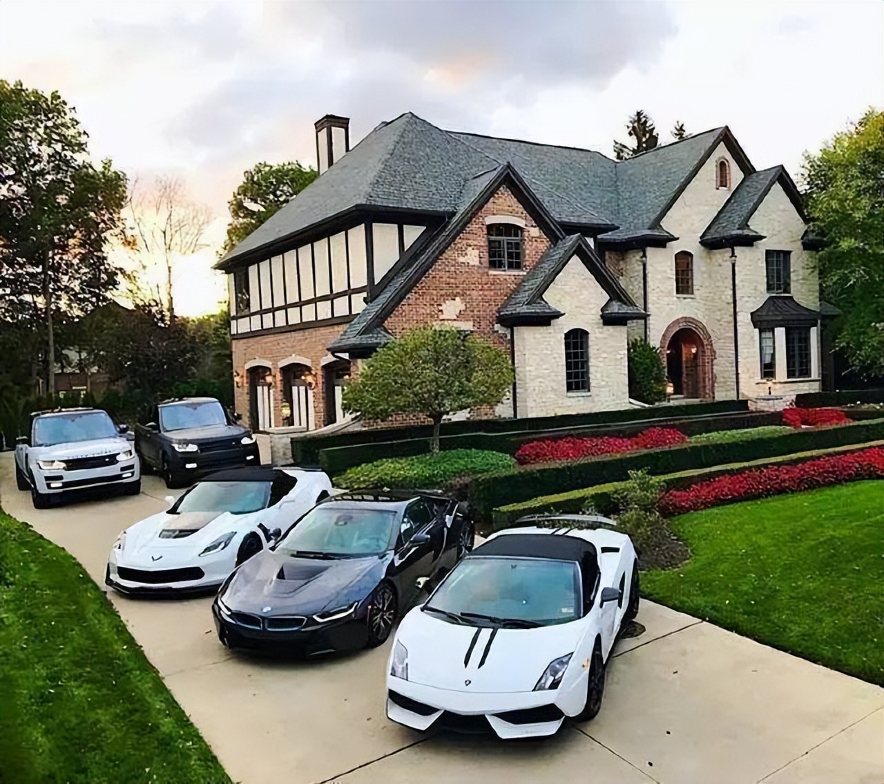 27岁无业游民,全款买4套豪宅,日入510万,民警破门逮捕大受震撼