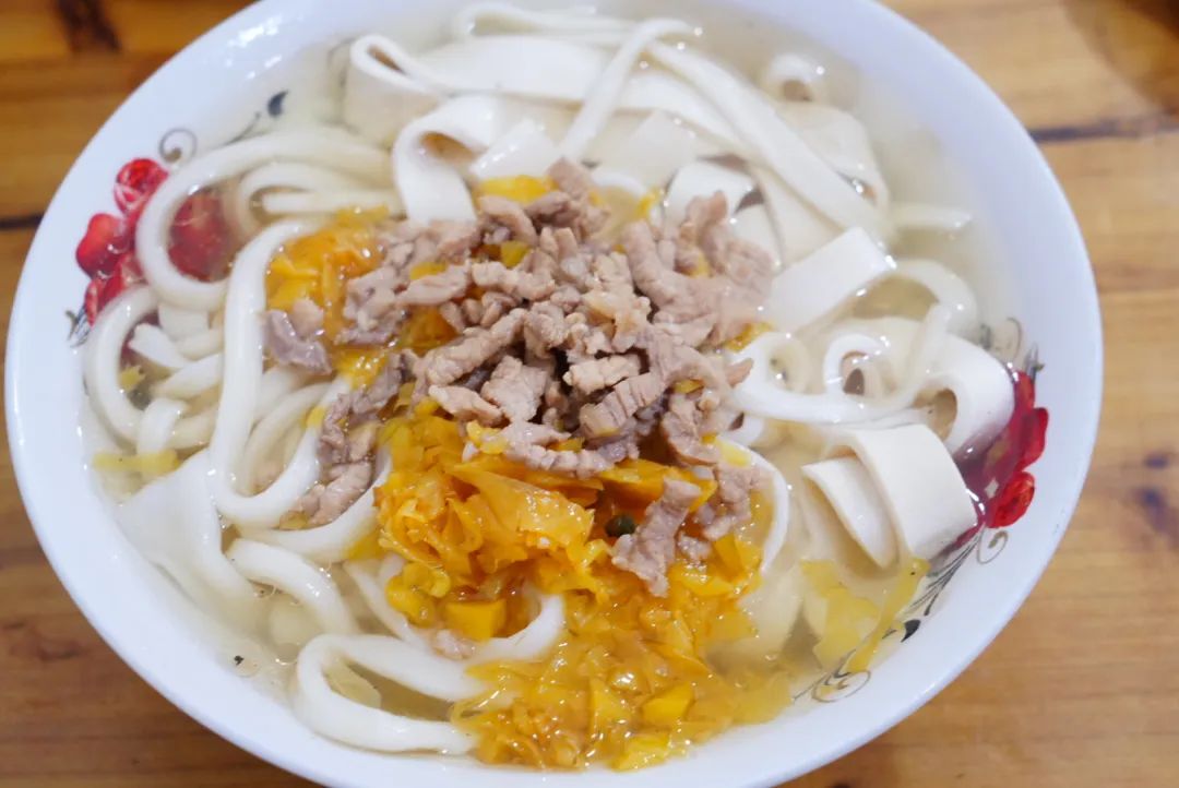 这座被赚钱耽误的浙江小县城，藏着无数吃货惦记的世界美食