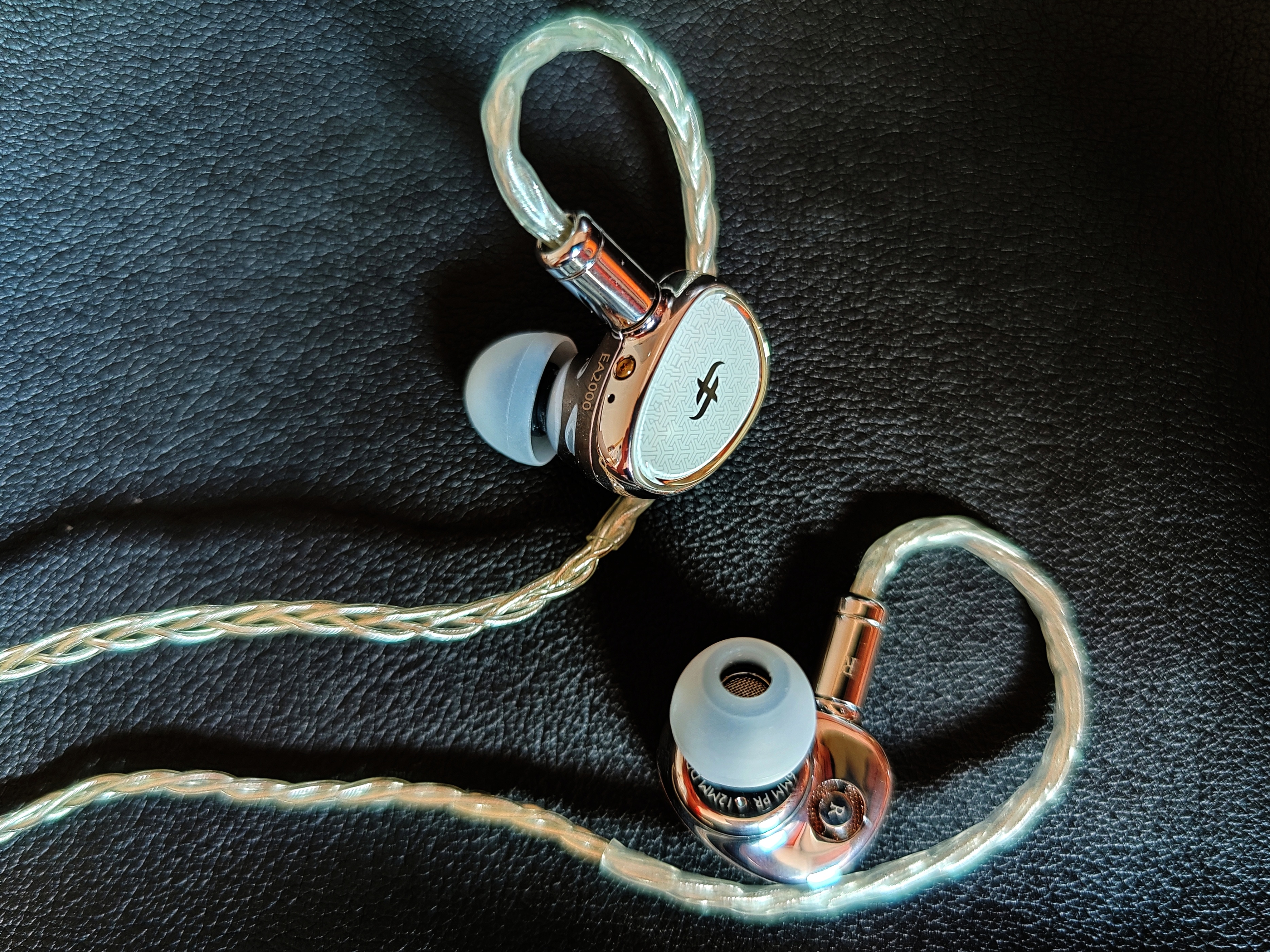 兴戈ea2000对比苹果耳机,兴戈ea2000搭配播放器