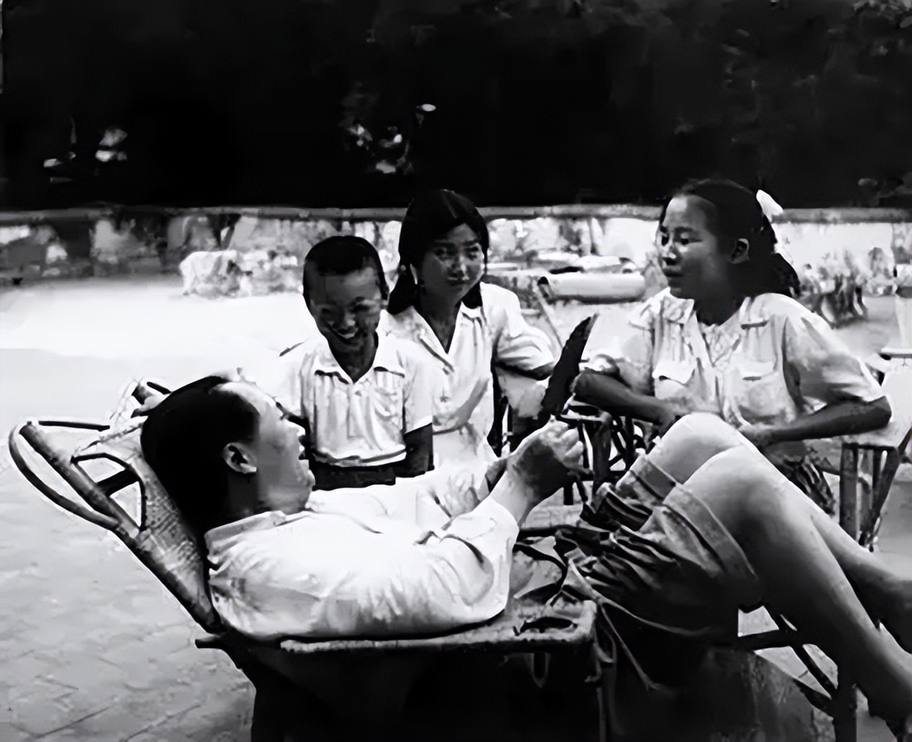 重温毛主席经典诗词:读伟人诗词,看一代天骄!