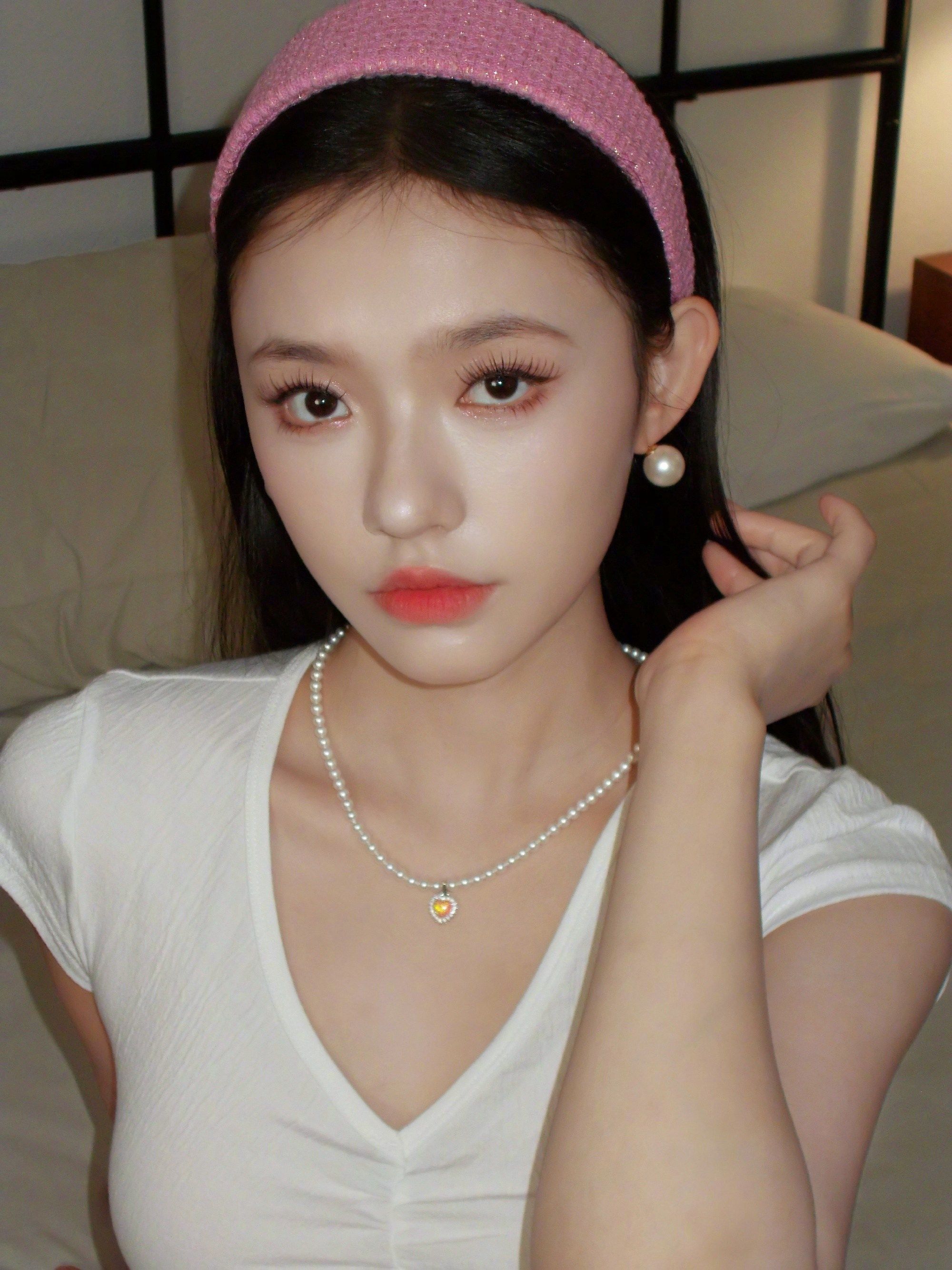 林允冠军体恤,林允白色裙子视频