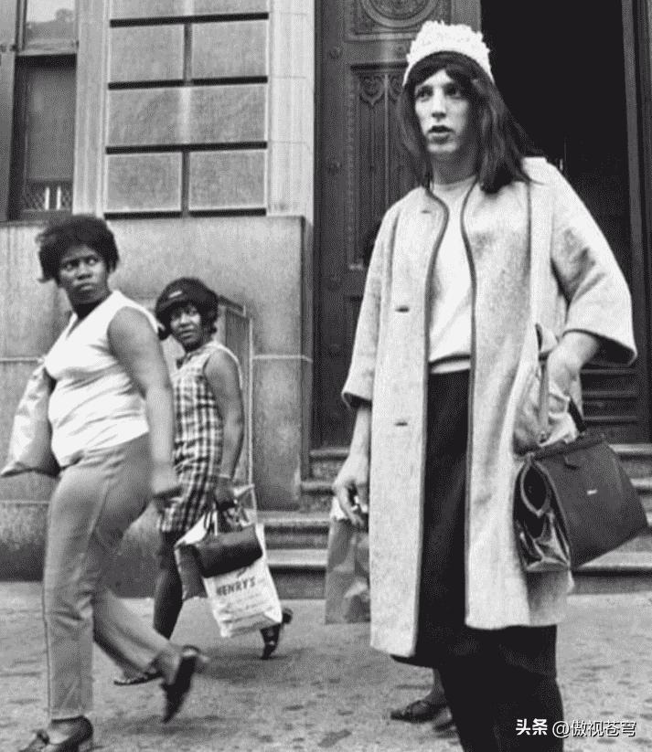 珍贵照片，日军*杀屠**老百姓强奸妇女，用刀剖开肚子，看看多残忍