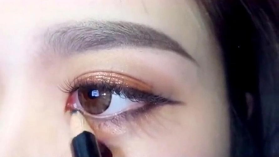 眼线怎样画才好看图解,肿眼泡怎么画眼线好看