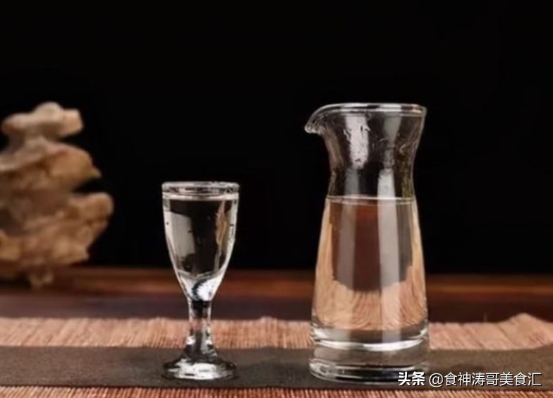 泸州老窖二曲2012年光瓶52度酒,2014年100ml52度五粮液光瓶酒