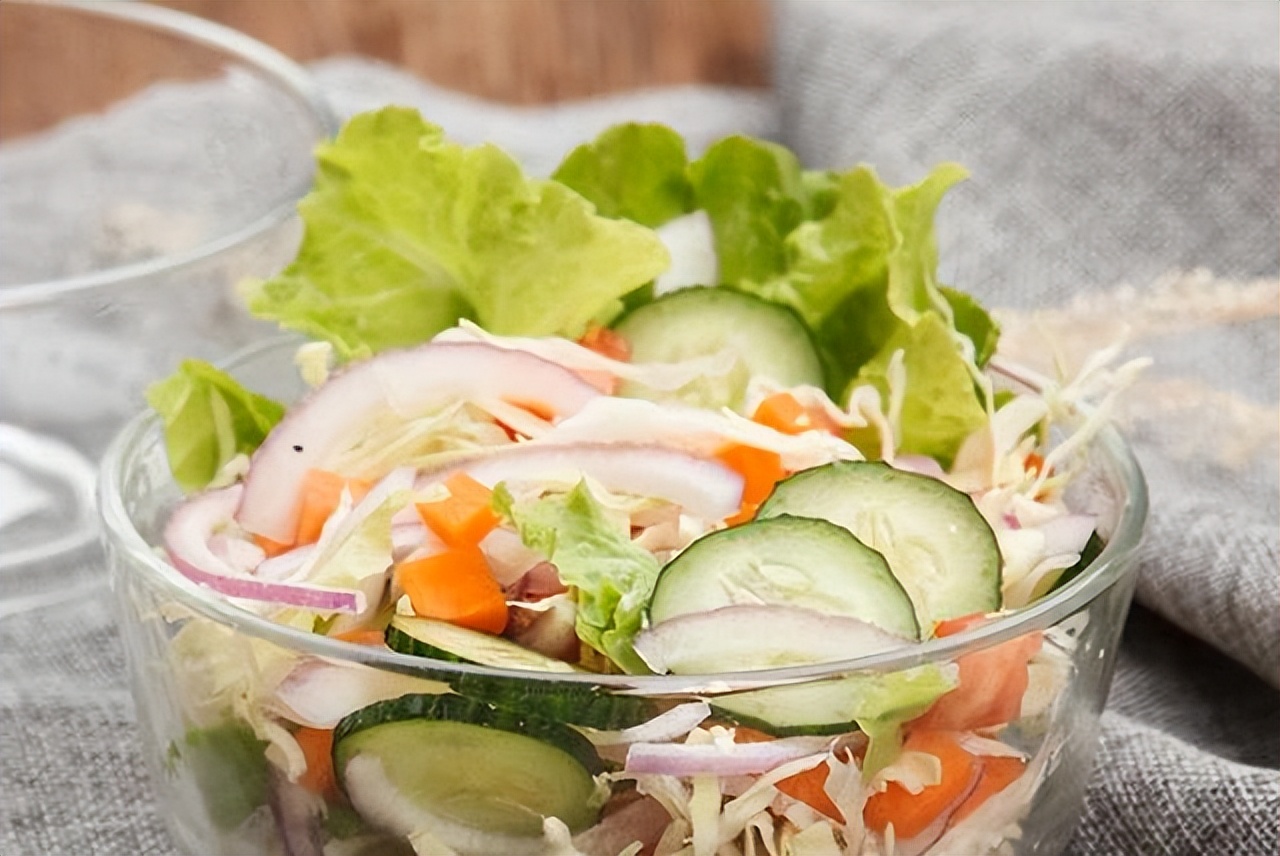 夏季：为什么有的人“一晒就黑”，有的人怎样都晒不黑？