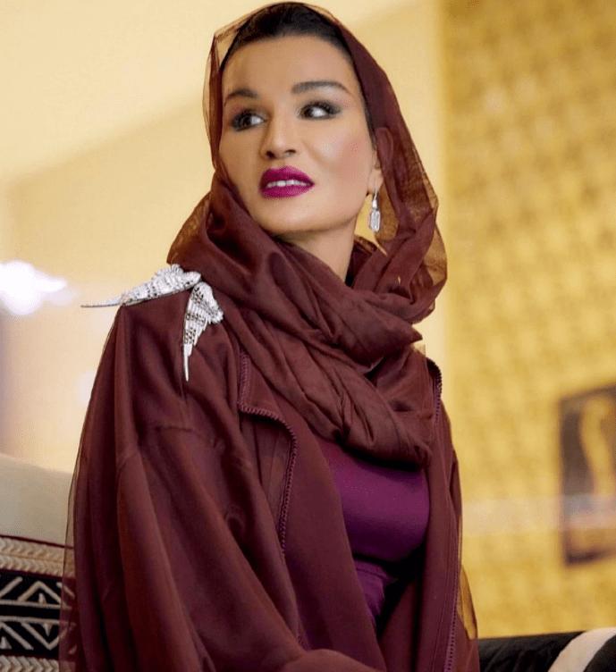 卡塔尔皇太后莫扎一身衣着,卡塔尔太后莫扎走路带风