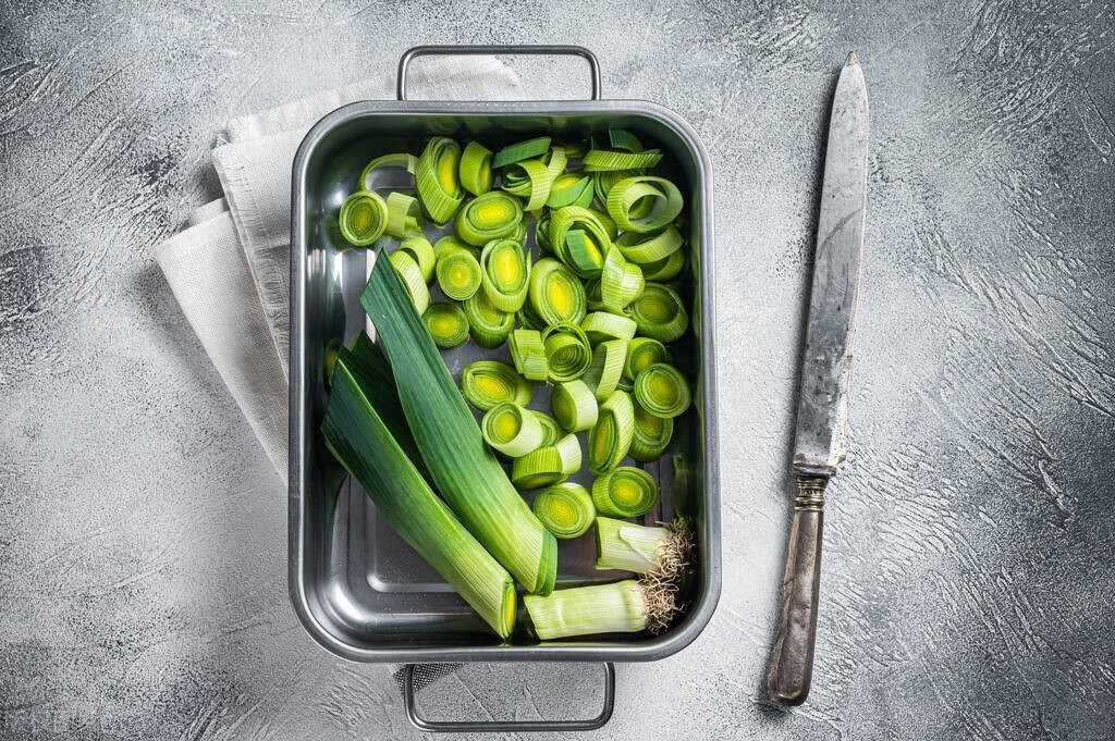 英国遭遇食物短缺，多地货架空空，环境大臣号召市民“多吃萝卜”