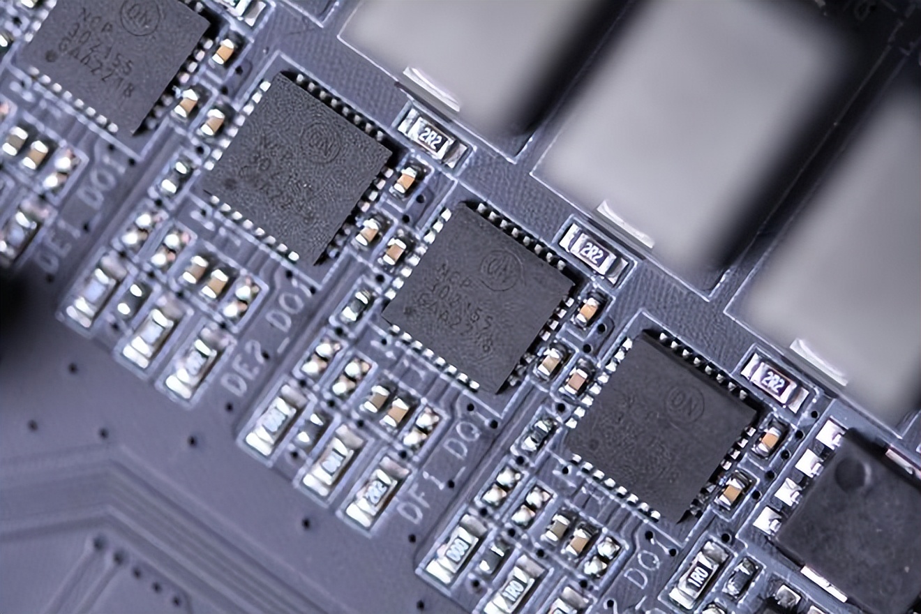 技嘉b760m电竞小雕是丐版吗,技嘉b760ddr4小雕评测