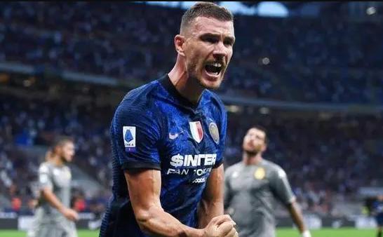 绝了，就是不买C罗！皇马求购2大老将前锋，均超35岁，令球王难堪