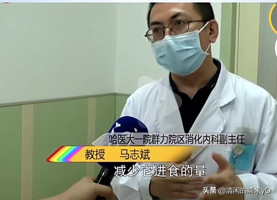 男子一口闷冰镇红茶后狂吐,男子喝冰红茶狂吐1000