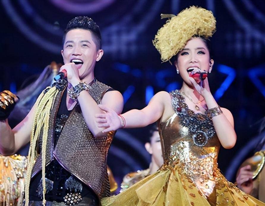 凤凰传奇曾毅的老婆微博,凤凰传奇曾毅妻子是哪里人