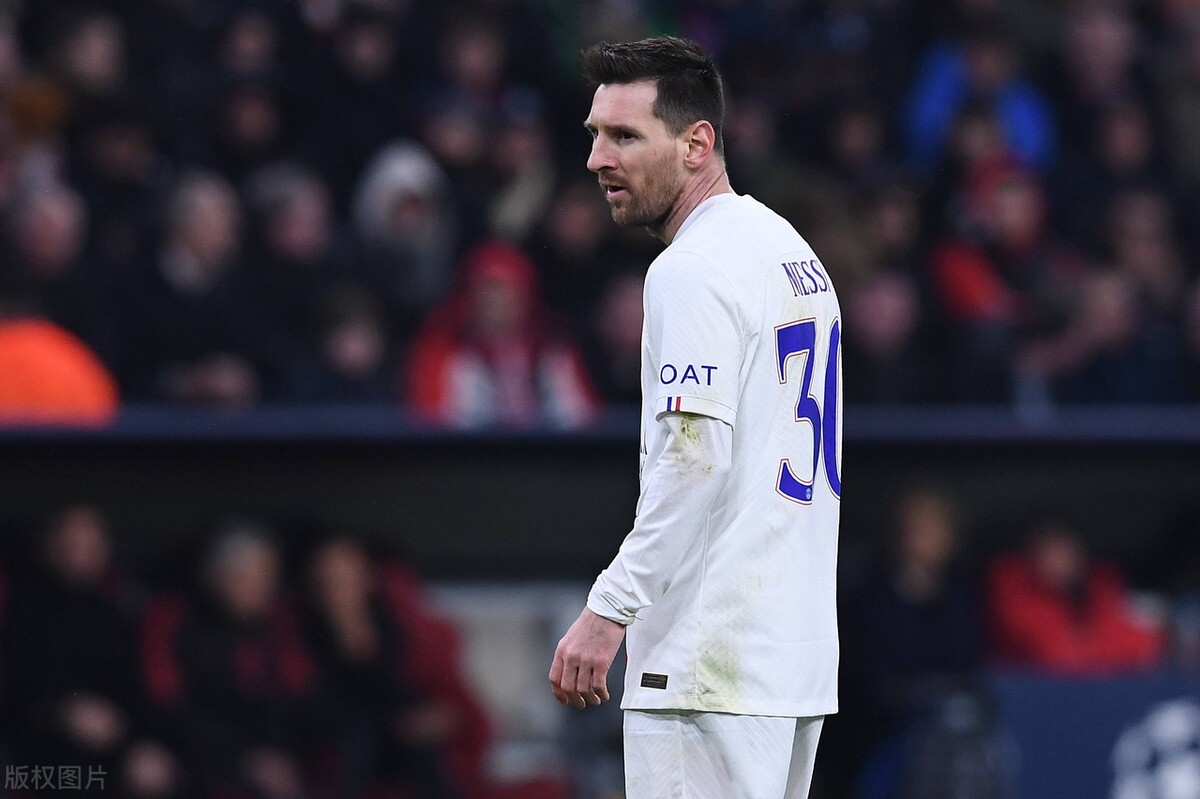 c罗出局小球迷捂眼狂哭,c罗输球球迷落泪