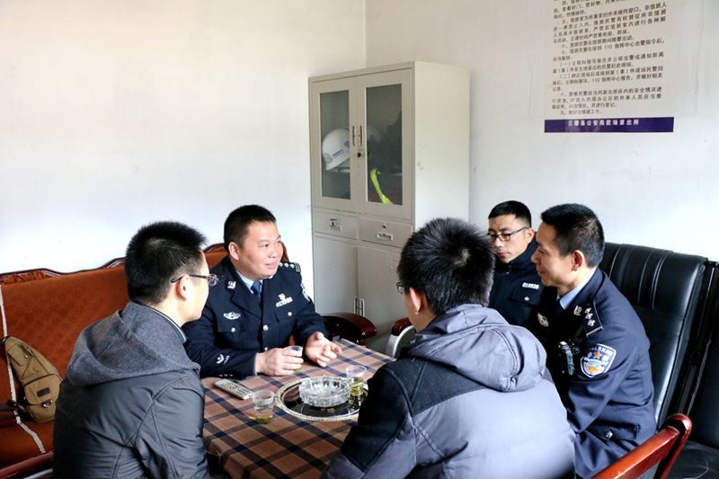 乡镇派出所和乡镇的关系,县级派出所比乡级派出所权限高吗