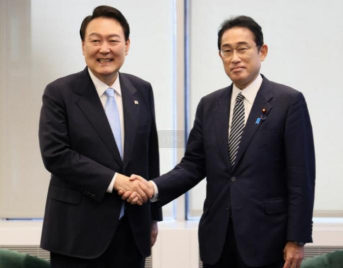 尹锡悦夫妇悼念踩踏事故遇难者,尹锡悦夫妇出席峰会