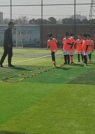 小学生足球成长之路,足球之路妈妈