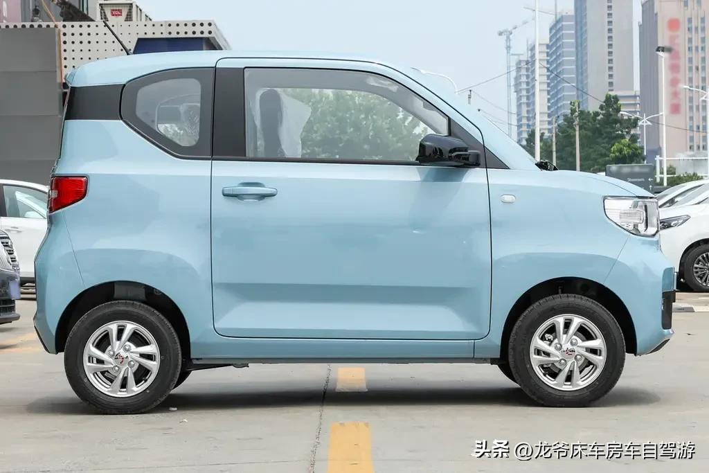 宏光miniev牛油果绿黑顶续航测评,宏光miniev皮卡丘方案