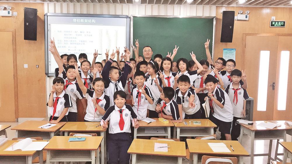 孩子便秘、抑郁为什么能通过脊柱康复治好？专访全国政协委员厉彦虎