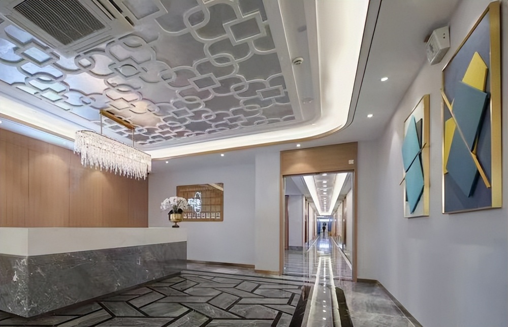 牙缝大做过贴面拆下来还能戴牙套,牙缝大做了两颗全瓷牙现在好后悔