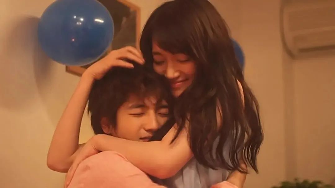 弟弟和大叔谈恋爱的对比,和大叔谈恋爱真的幸福吗