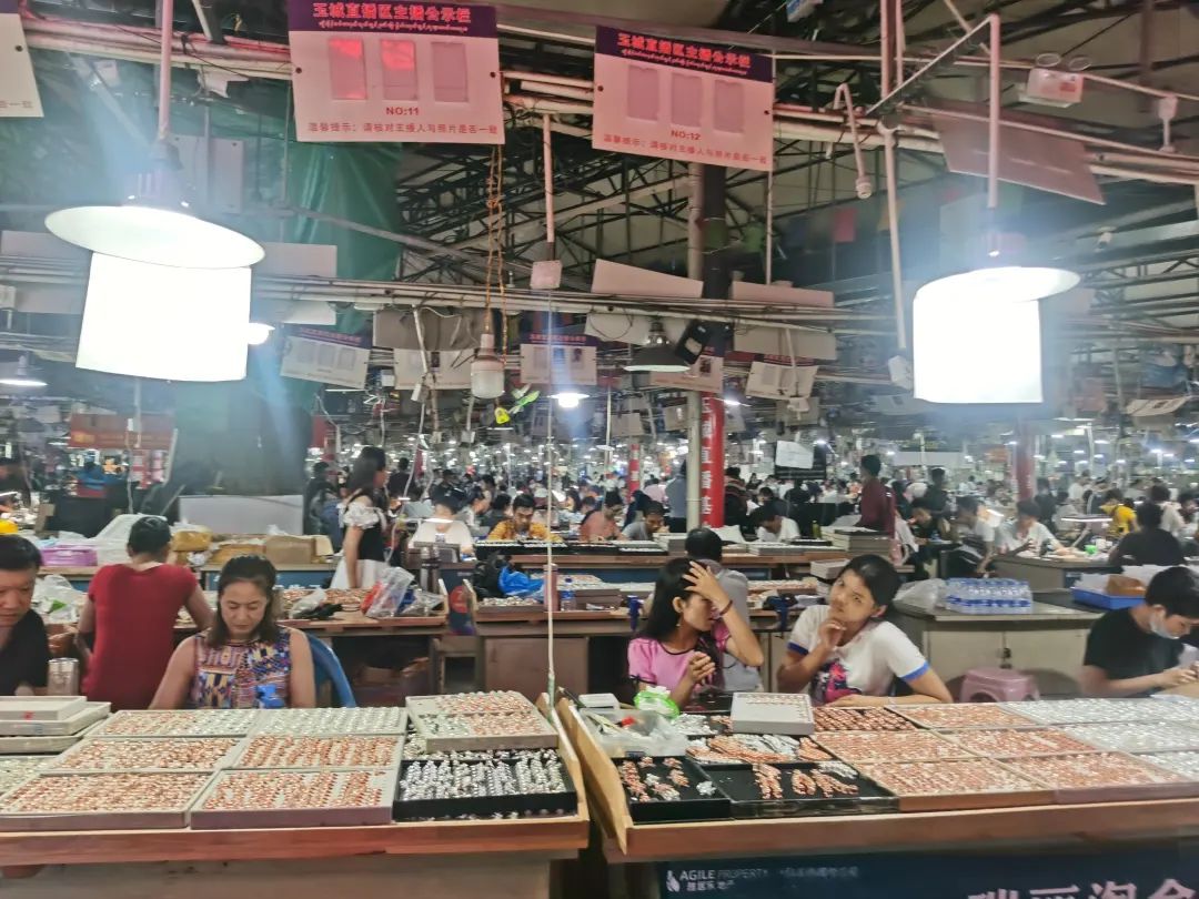 翡翠的水到底是个什么东西,翡翠的水说的是清透度吗