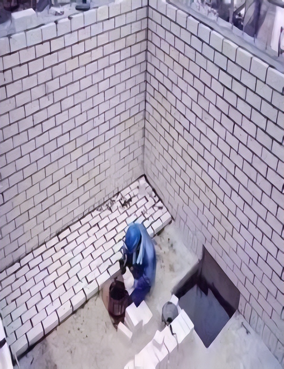 粘耐酸砖下面必须做玻璃钢防腐么,玻璃钢衬里加耐酸砖