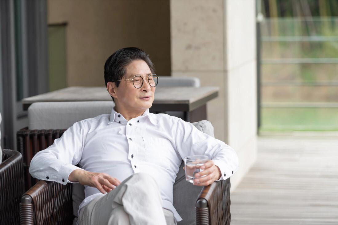 长寿的秘诀就是懒越懒越健康,年过50健身动作