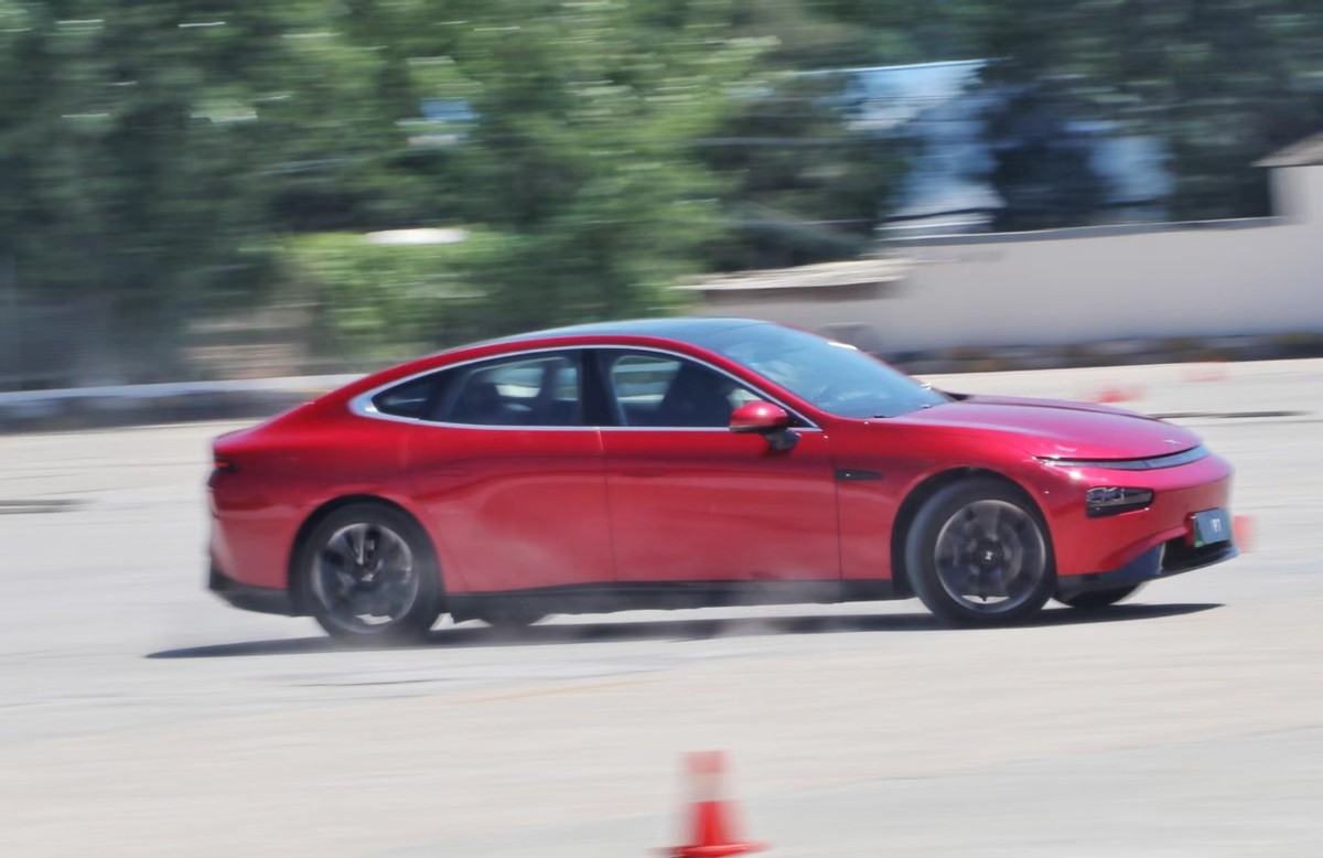 丰田凯美瑞和小鹏p7,小鹏p7670n跟670e哪款值得入手