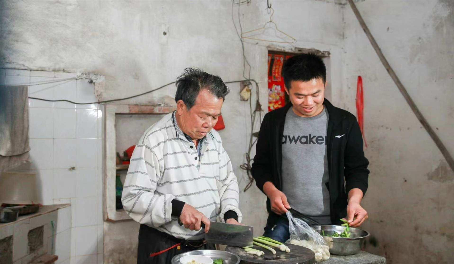 吃一份炸生蚝竟找到生父,炸生蚝找到生父