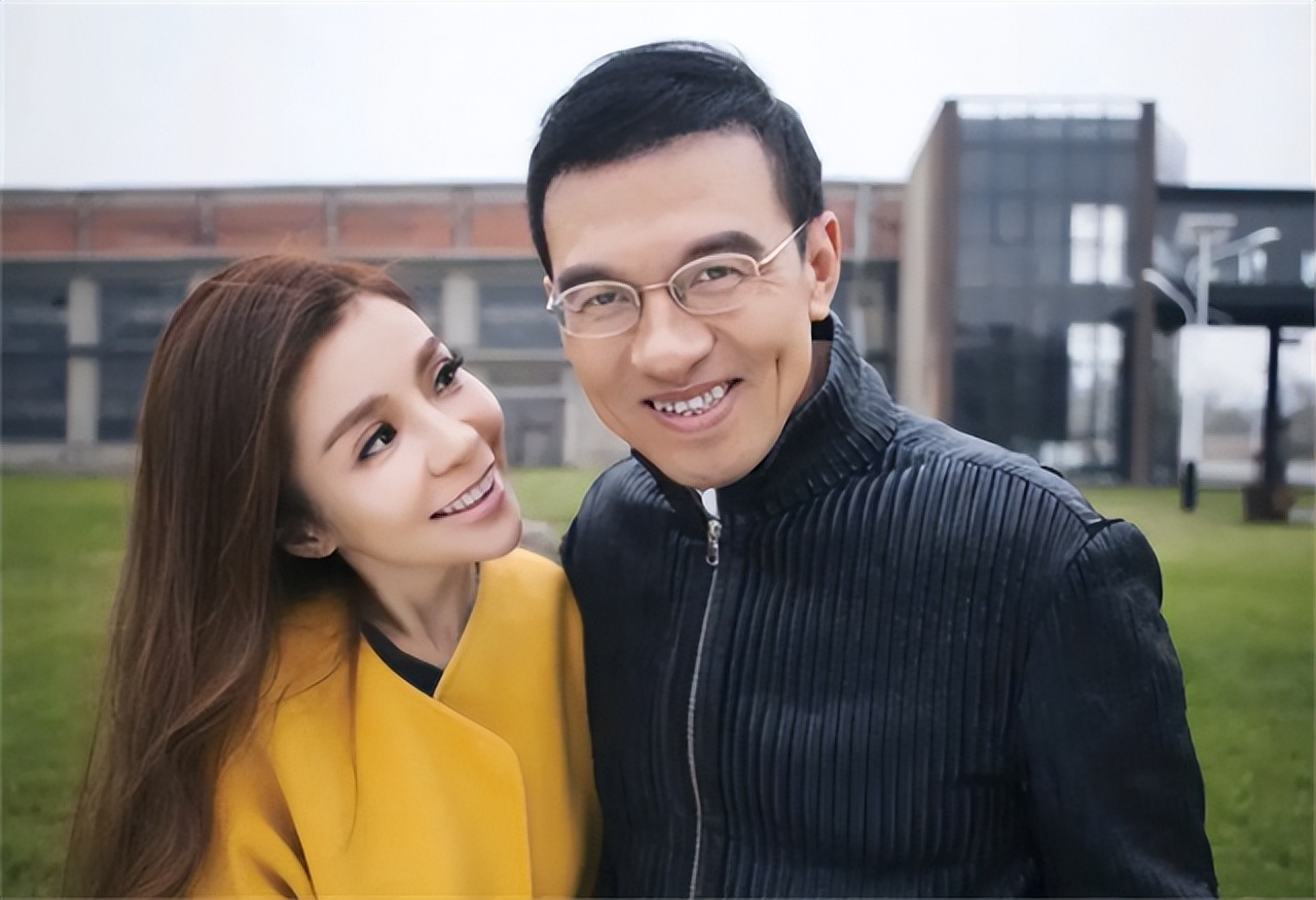 央视主持人嫁给美国富豪,央视名嘴娶五任老婆