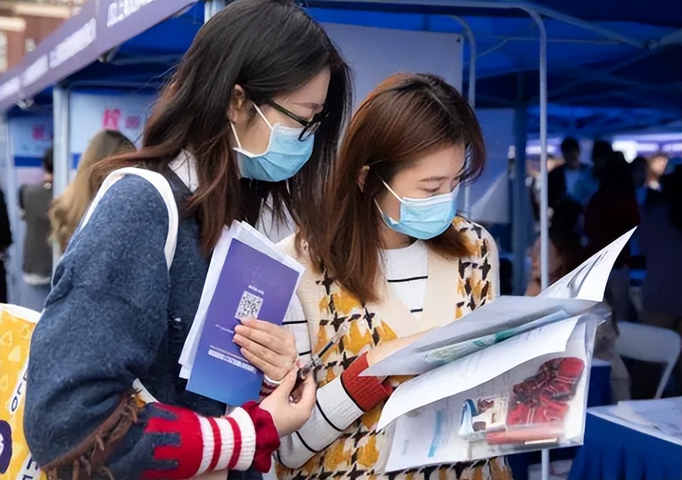 今年大学毕业生就业难度有多大,大学生就业率低于高中生和专科生