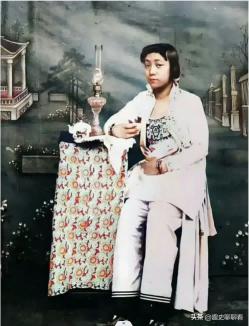 女子穿日军军服拍照被抓,女子身着日本侵华军装露脸