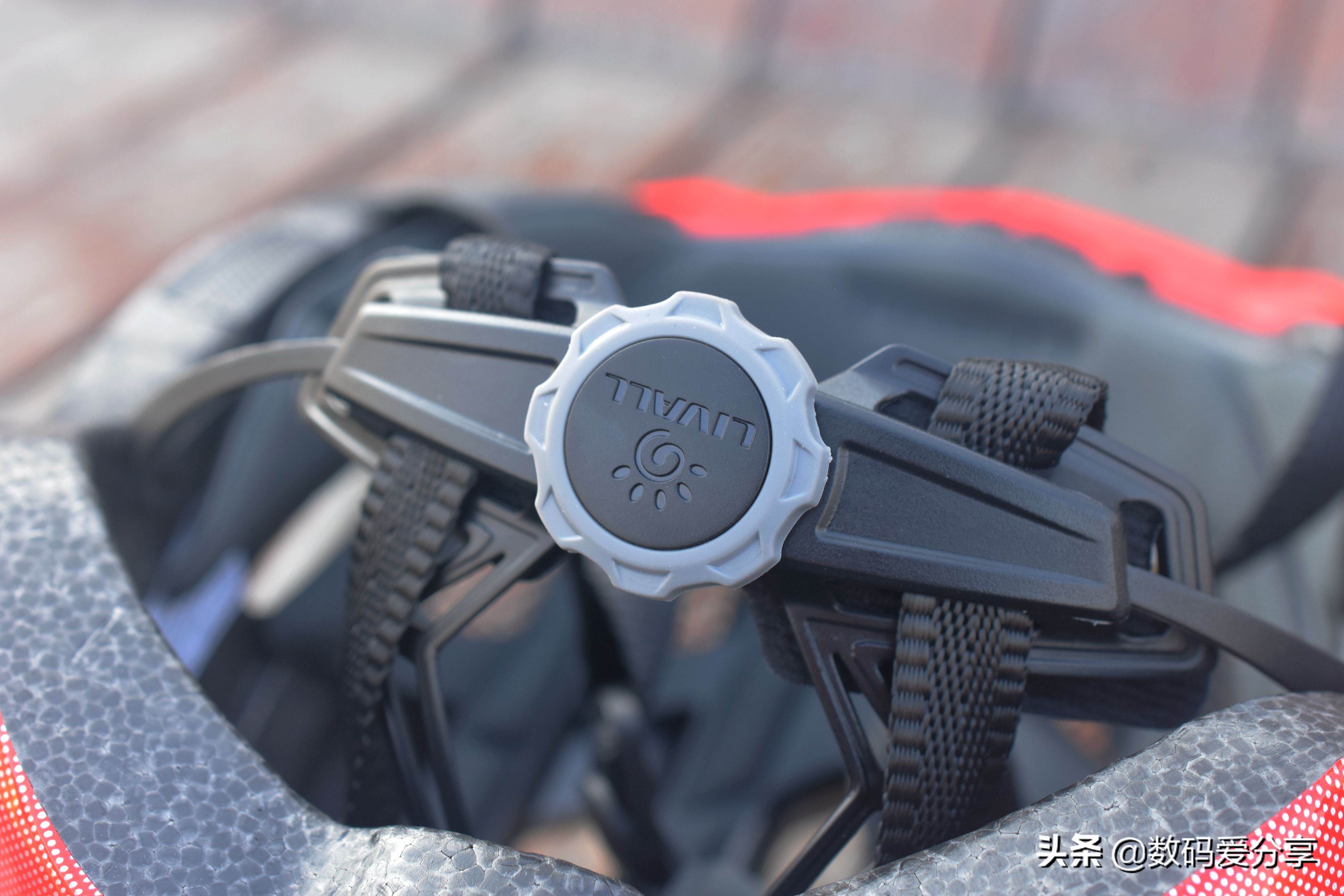 颠覆传统设计的头盔,helmetphonemt1neo智能骑行头盔