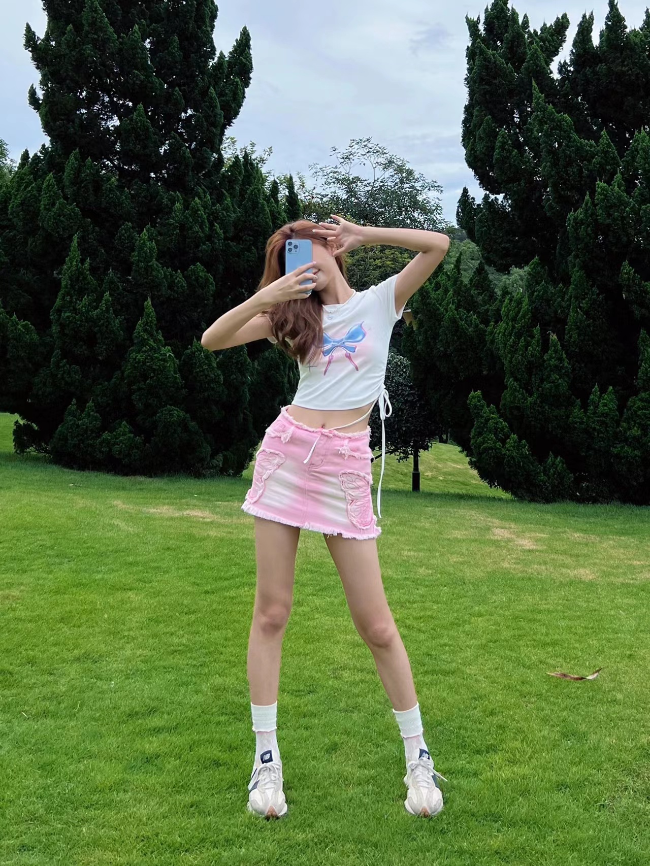 公园草坪爆款拍照技巧摆姿势,初秋公园草地拍照怎么拍出高级感