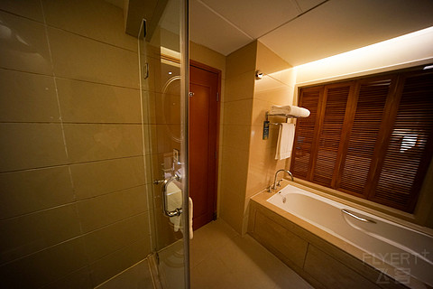 飞雪迎春山花烂漫,飞雪迎春绽玉蕊