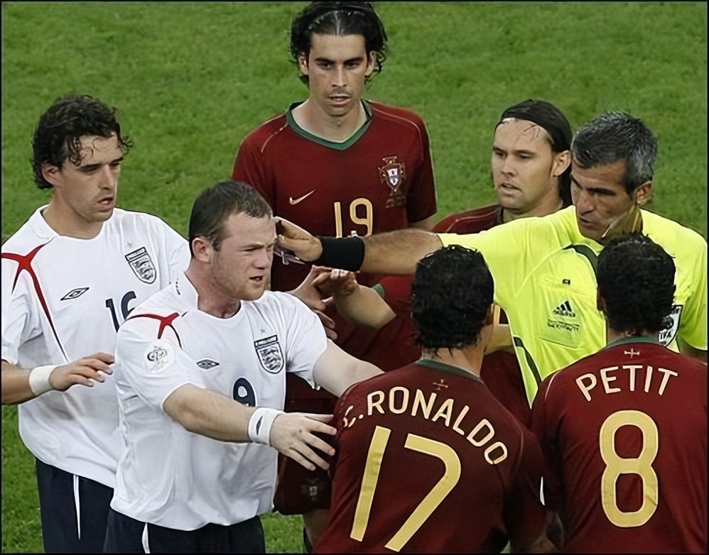 鲁尼为什么对c罗敌意那么大,鲁尼对c罗那么大意见是咋回事