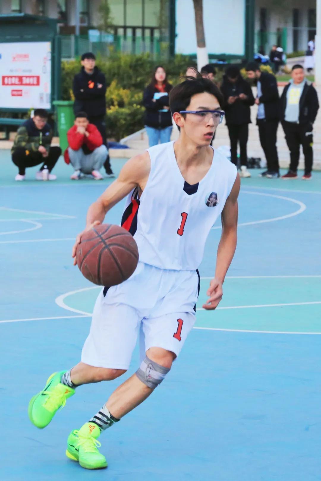 强强相遇巅峰对决,篮球赛的强强对决